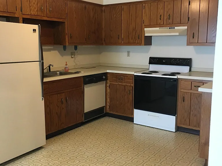 811 N Walnut St — Photo 13