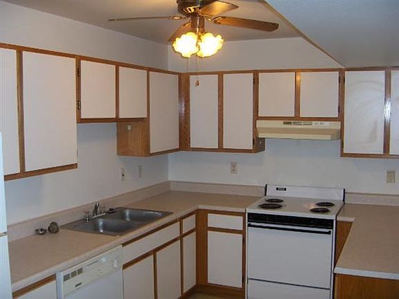 2 Bedroom Kitchen HPIM0690