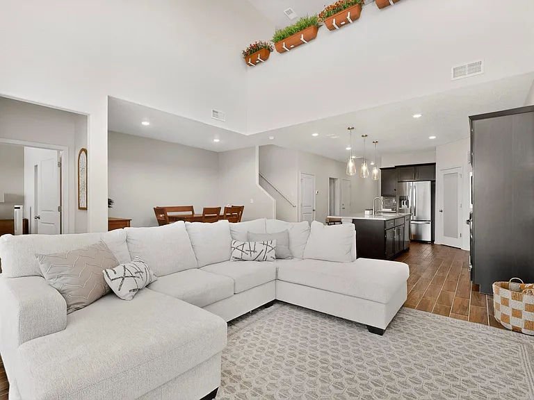 4139 Silver Springs Rd NE — Photo 8