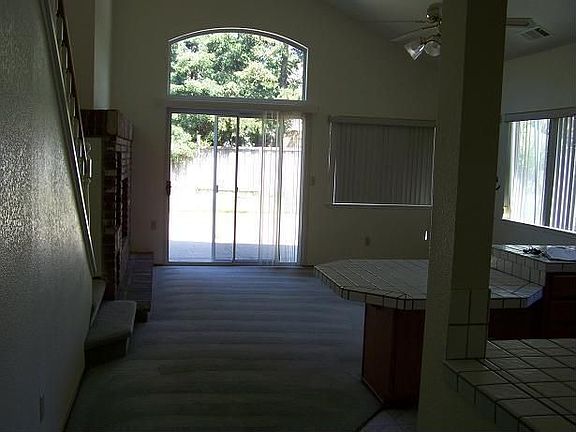 3rd image of 1018 White Oak Ct