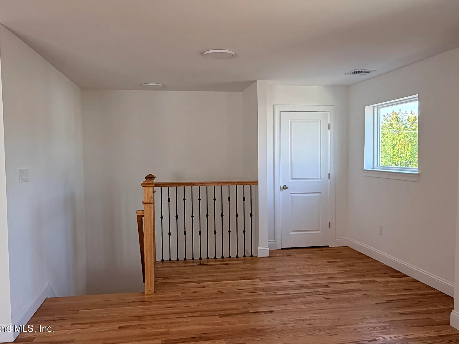 87 Bombay St — Photo 2