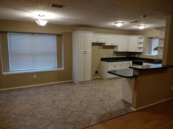 3rd image of 503 S Elliott Dr