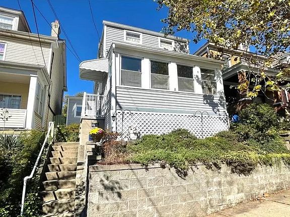 Low maintenance front yard