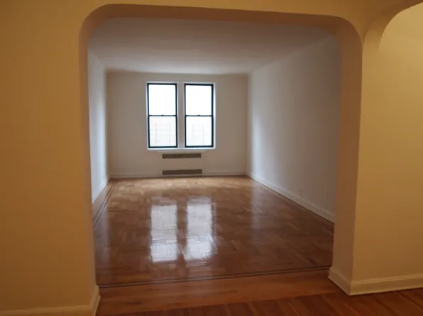 245 Seaman Avenue image 1 of 3