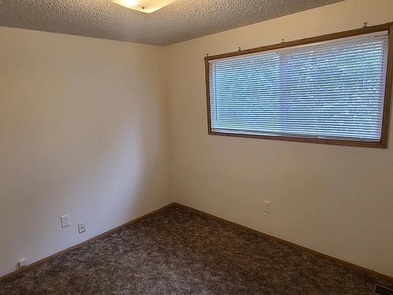 3277 Sunset Dr — Photo 10