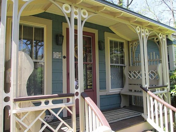 4th image of 32 Elm Ln