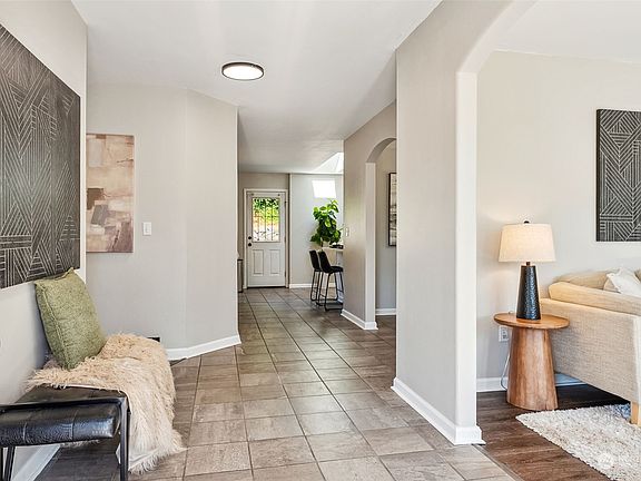 5th image of 544 Lake Louise Drive SW