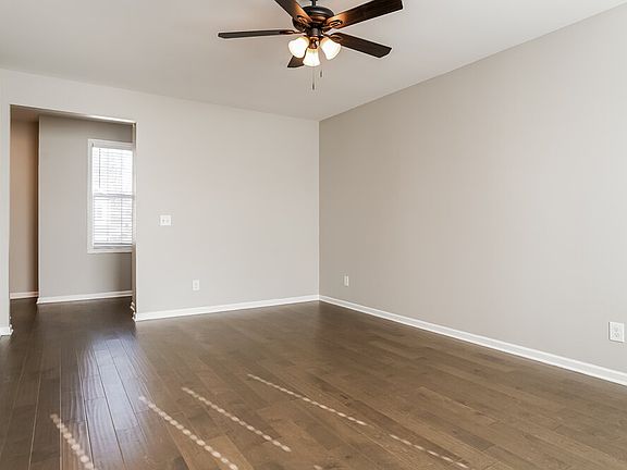 5th image of 332 Chamberlain Dr