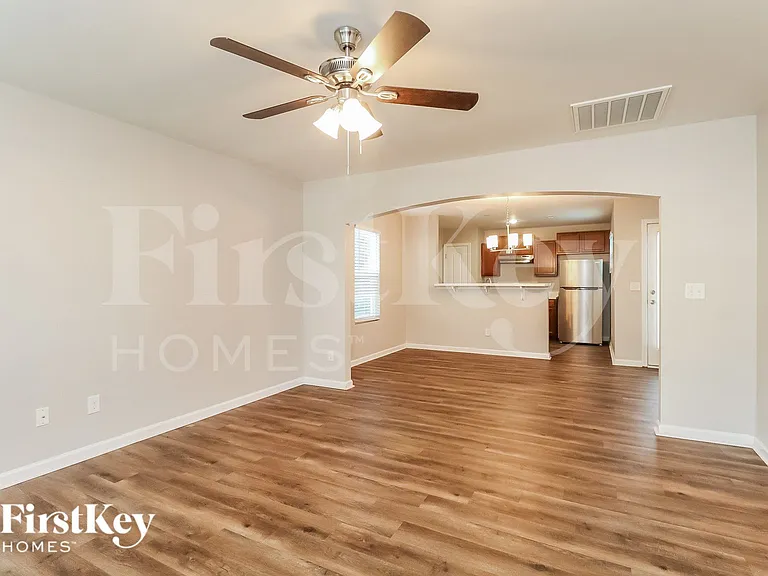 7429 Hidden Creek Dr — Photo 3