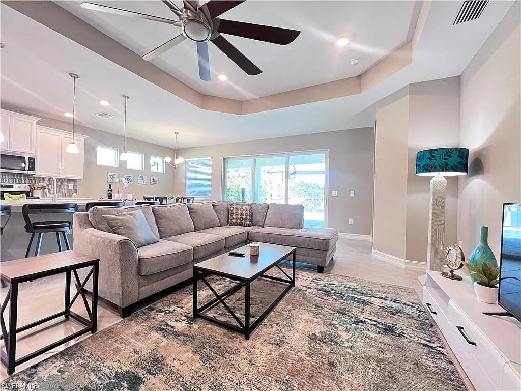 3 bed, 3.5 bath, 2225 sqft, $6,500 — Photo 4