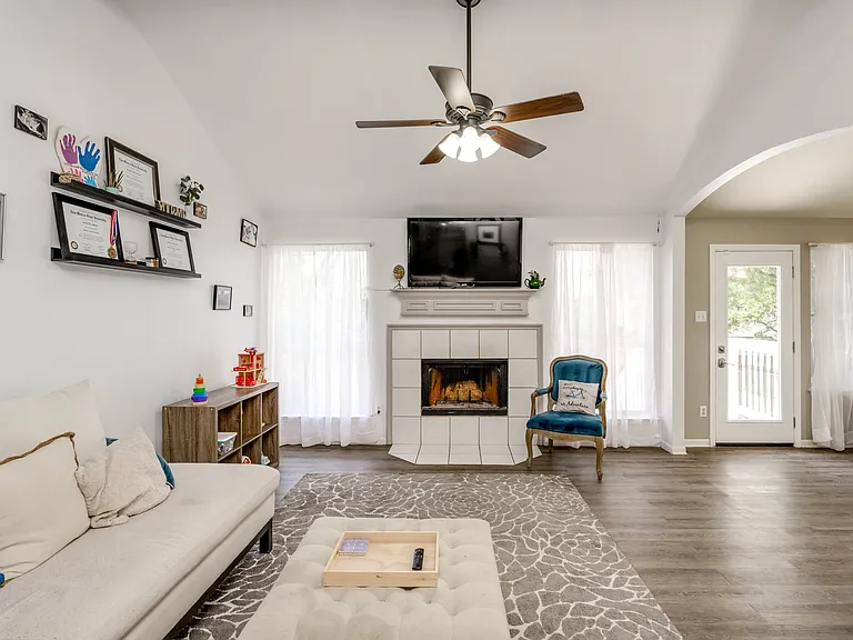 3625 Hawk Ridge St — Photo 6
