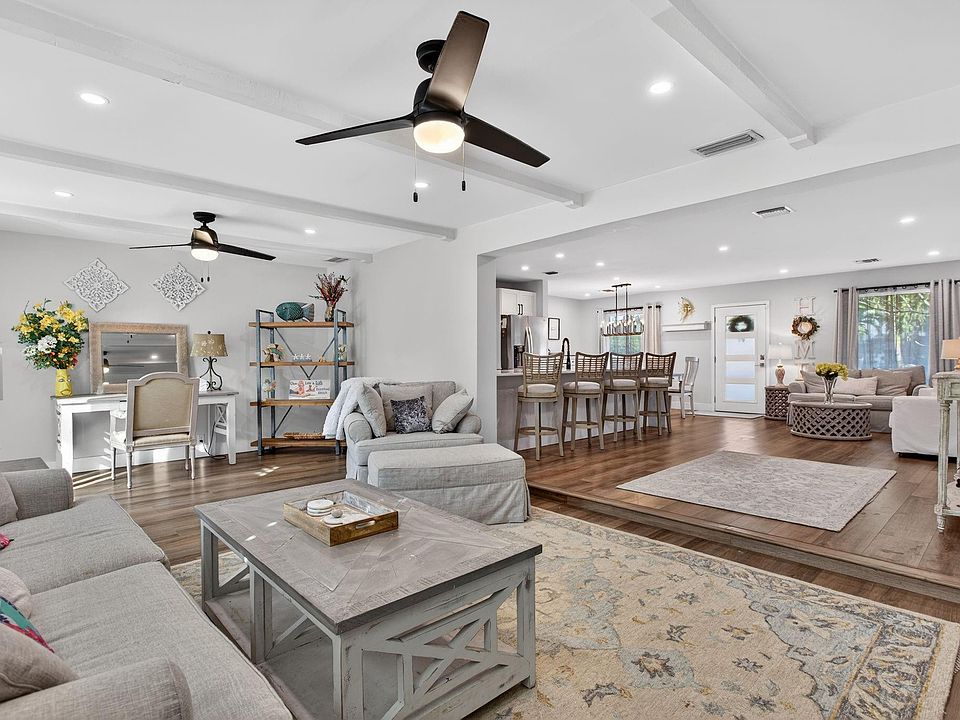 1st image of 801 SE 9th Avenue