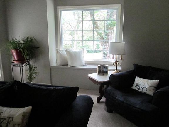 3rd image of 2610 Tanglewood Dr