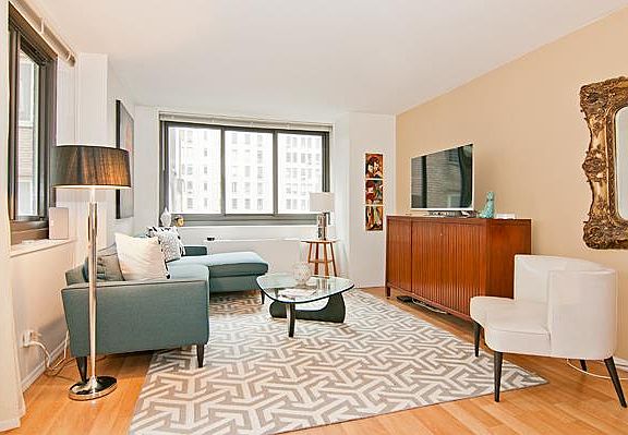 3rd image of 347 W 57th St APT 6D