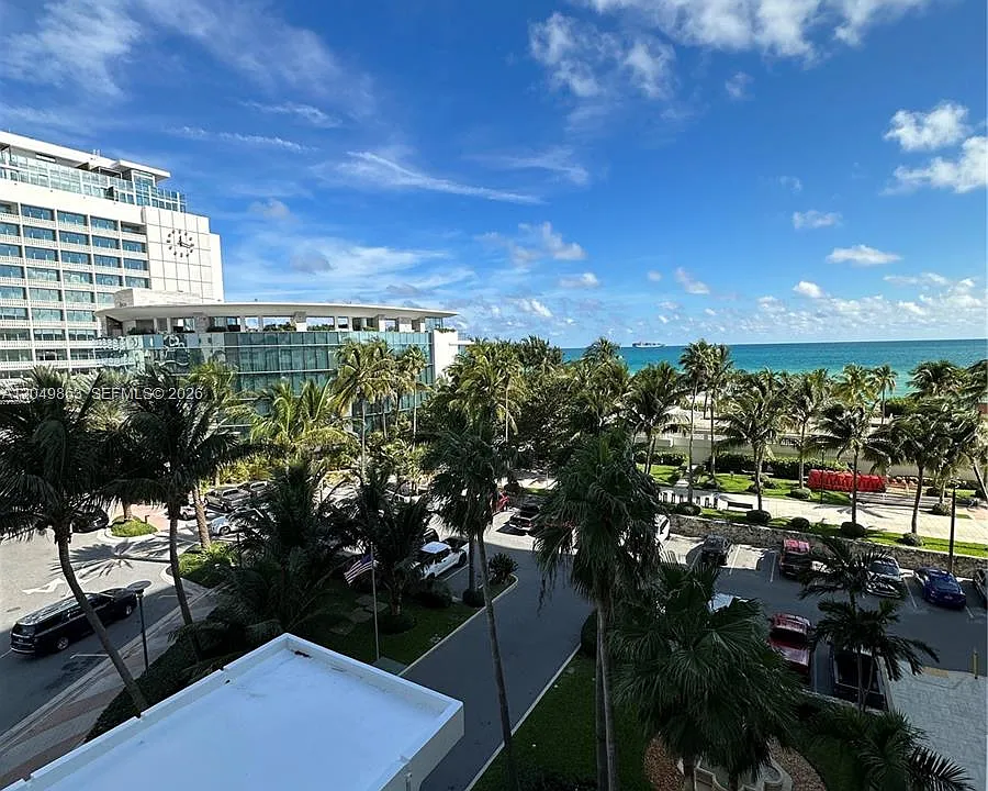 2899 Collins Ave #617