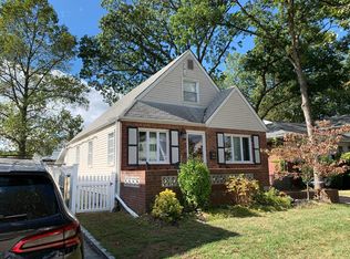 8022 260th St, Glen Oaks, NY 11004