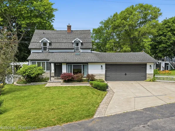 4174 Meyers Rd, Waterford, MI 48329