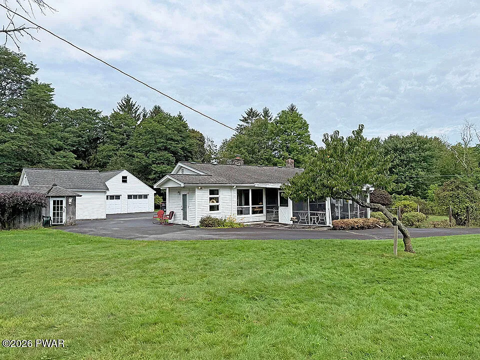 2 bed, 1.0 bath, 1589 sqft, $2,700 — Photo 2