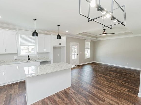 3rd image of 110 Pine Point Dr