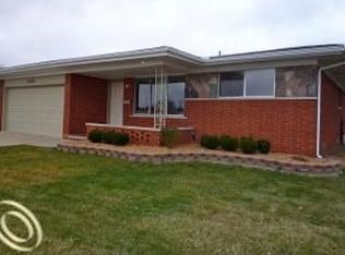 25576 Capri Ct, Roseville, MI