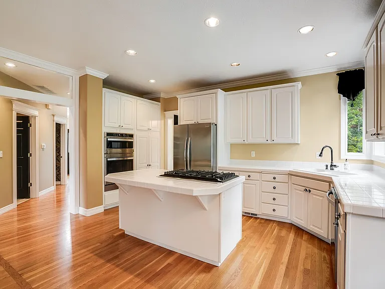 9990 NW Ash St — Photo 3