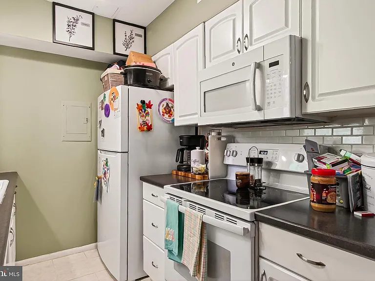 2711 S Walter Reed Dr #A — Photo 15