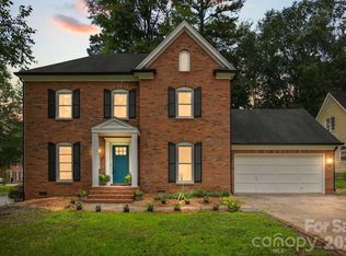 612 Grays Creek Ln, Charlotte, NC 28214