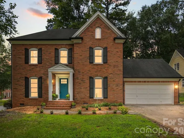 612 Grays Creek Ln, Charlotte, NC 28214