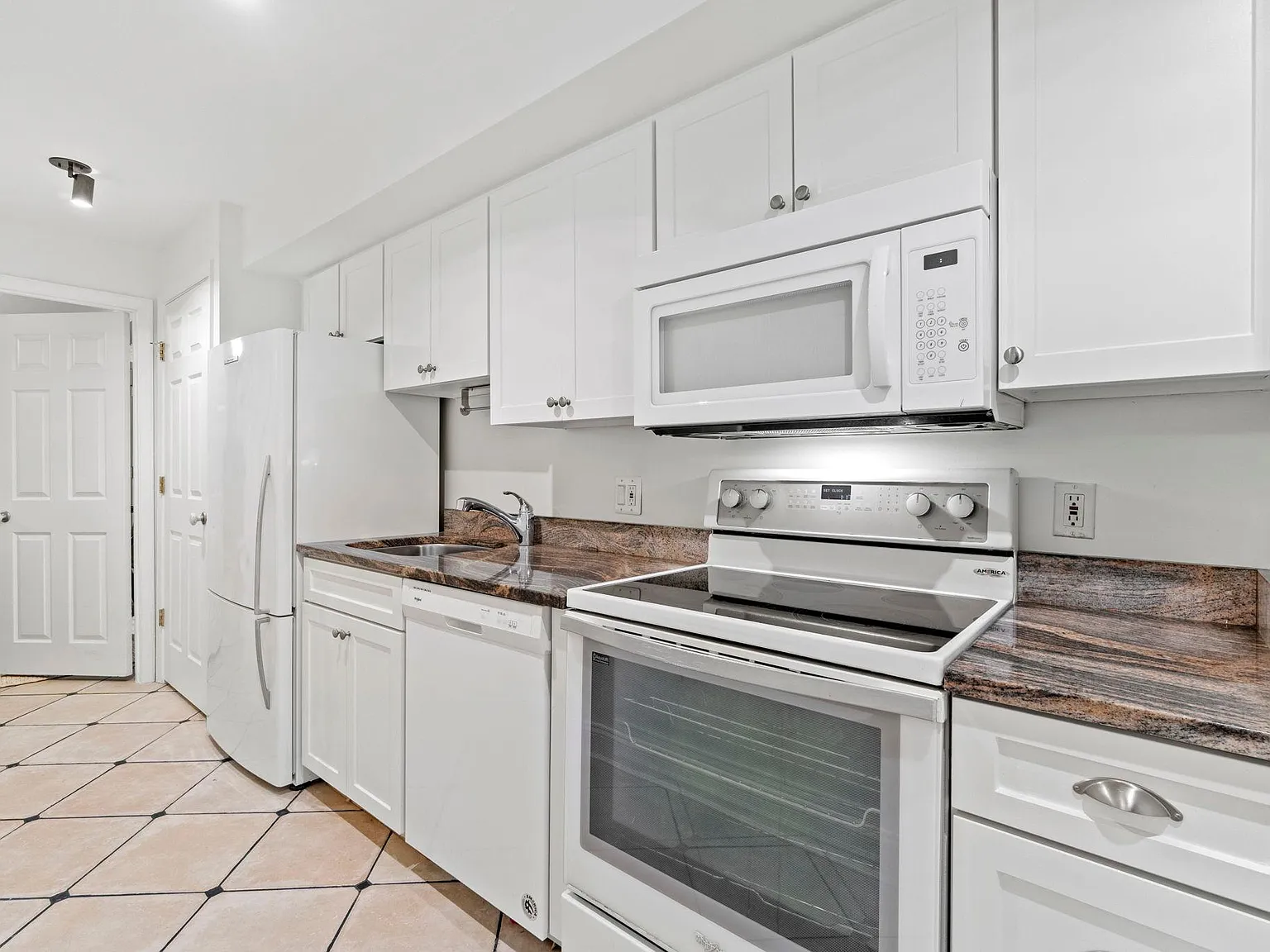 1 bed, 525 sqft, $2,500 — Photo 4