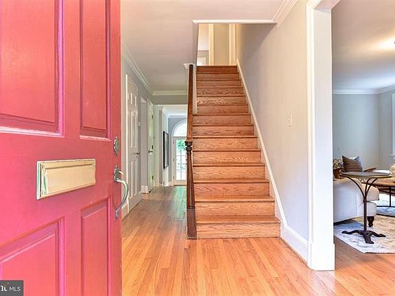 2nd image of 305 W Glendale Ave