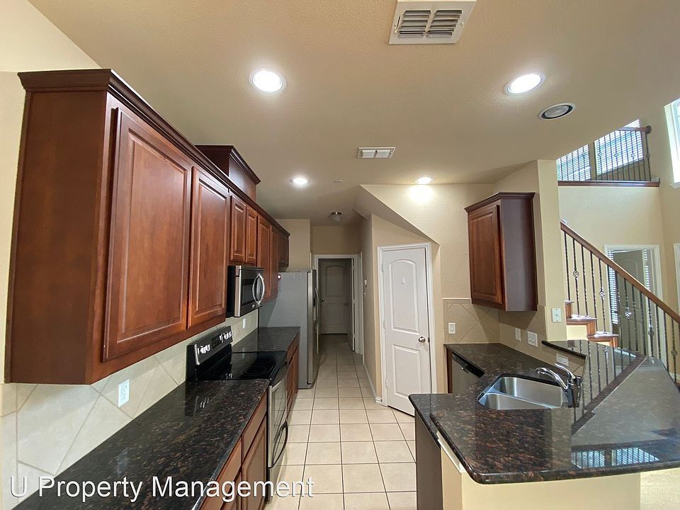 1st image of 277 Barrington Ln