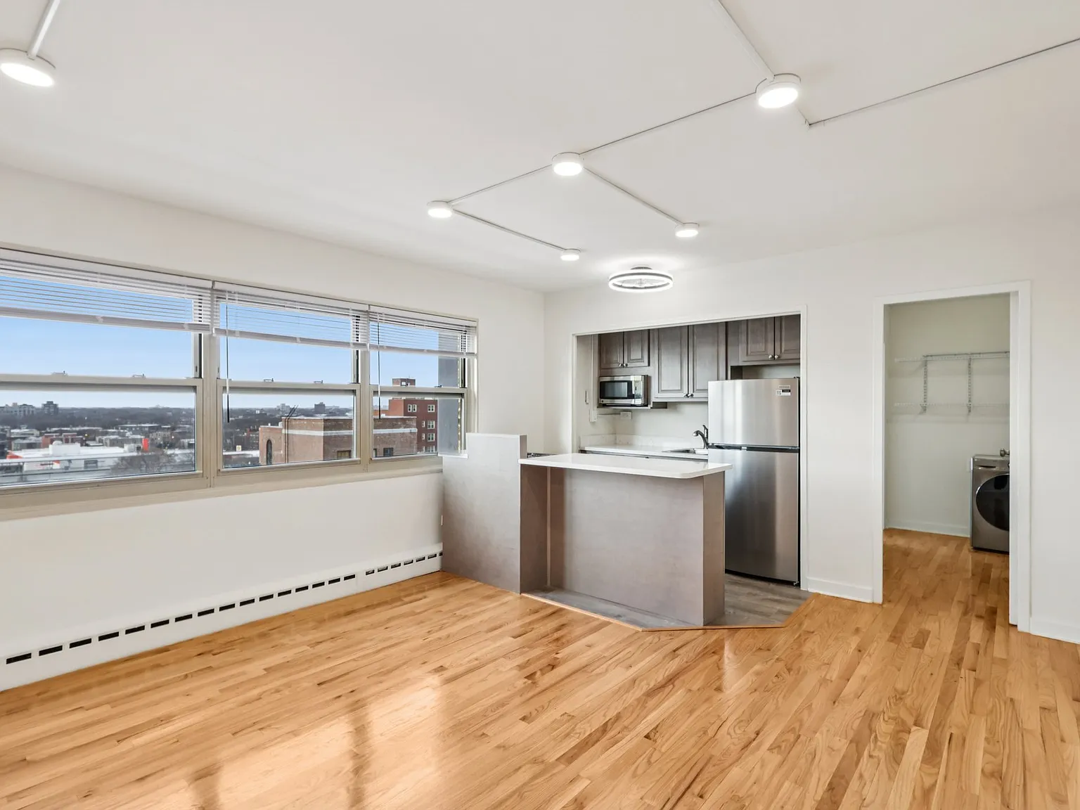 5634 N. Sheridan — Photo 4