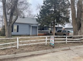 725 Maple St, Clay Center, KS 67432