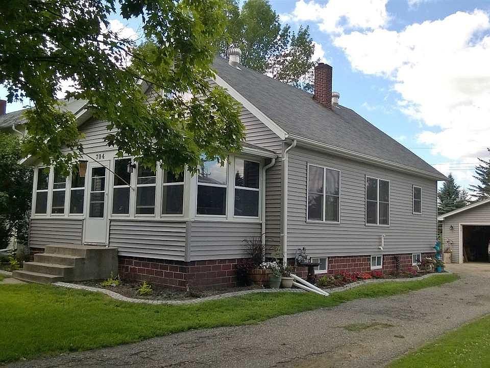1st image of 704 Broadway St