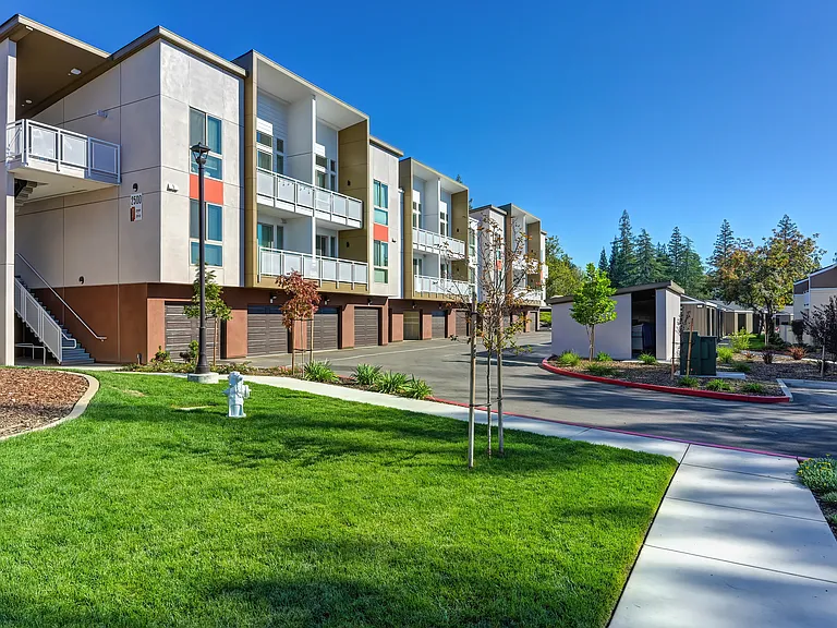 Canyon Terrace Apartments — Photo 9