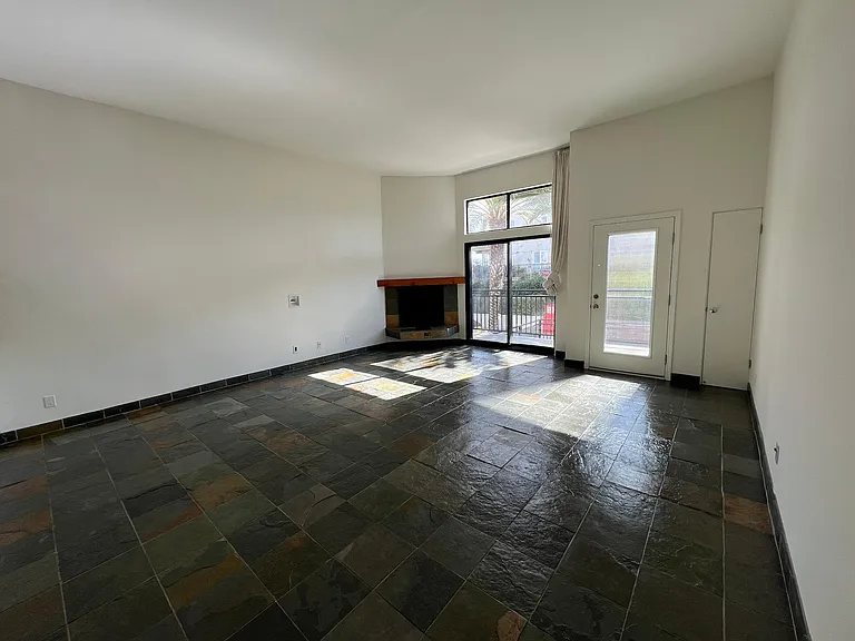27 Outrigger St #2 — Photo 4