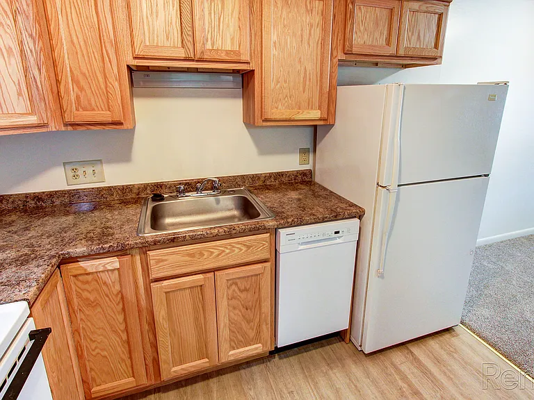 Sutton Place Apartments — Photo 23