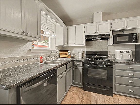 5th image of 308 Wallace St