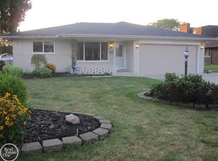 49737 Keycove Dr, New Baltimore, MI 48047