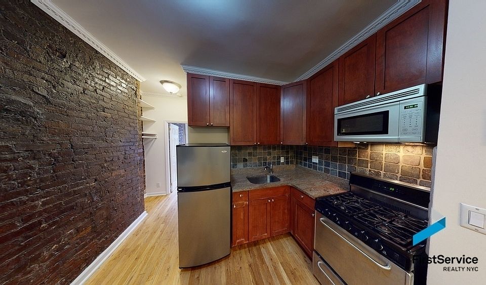 1st image of 126 E 4th St APT 9