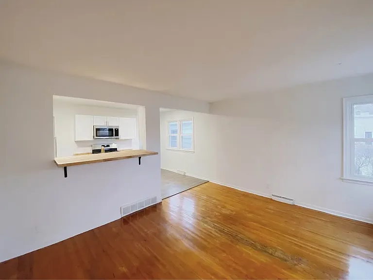 3605 E 26th St — Photo 3