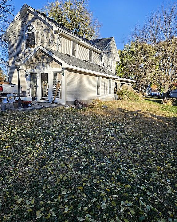 2nd image of 220 N 14th St