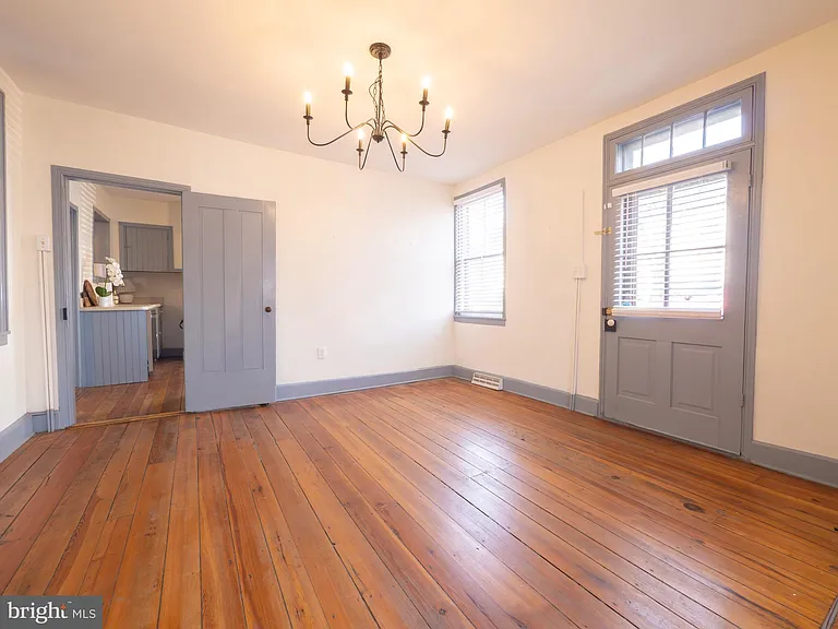 703 S Loudoun St — Photo 9