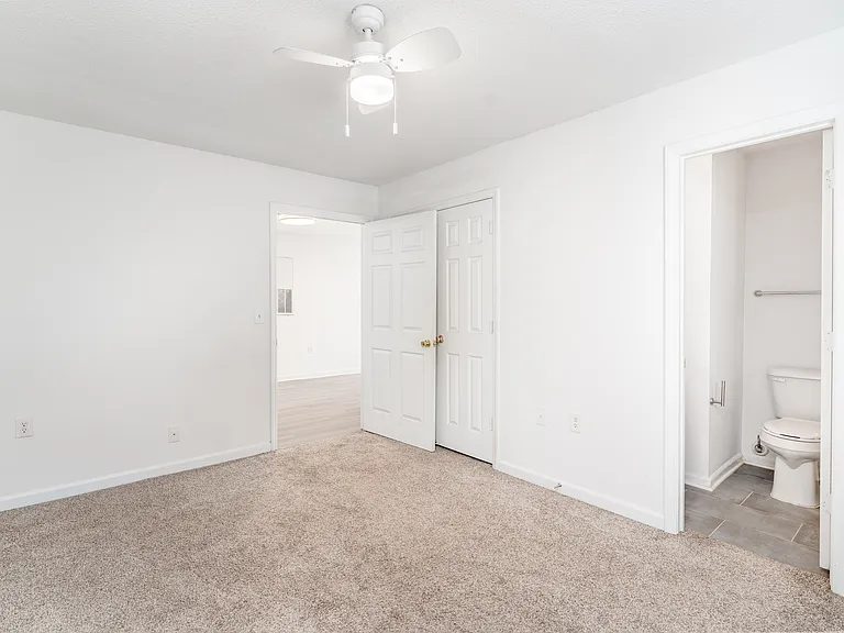 Reynolds Place Apartments — Photo 16