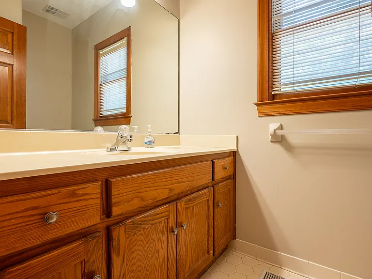 4135 Knollcrest Cir N — Photo 17