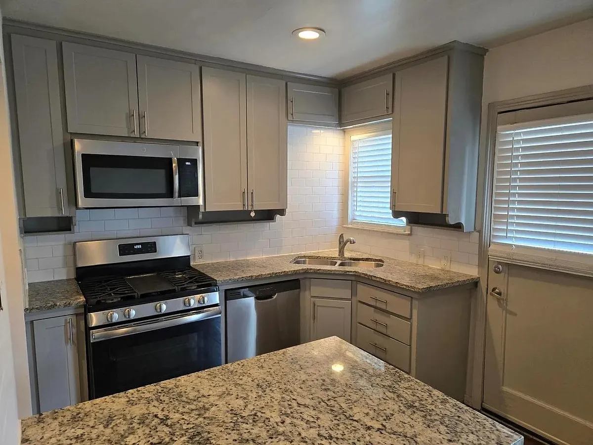 Unit Photo - 6015 Reiger Ave #6019