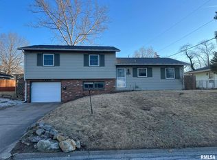 209 Kurlene Dr, Macomb, IL 61455