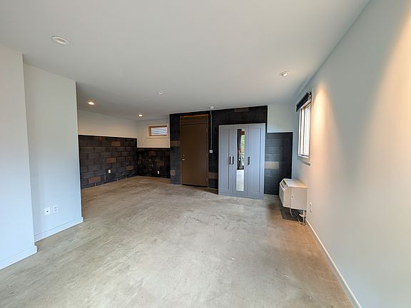 5th image of 3363 C St #B