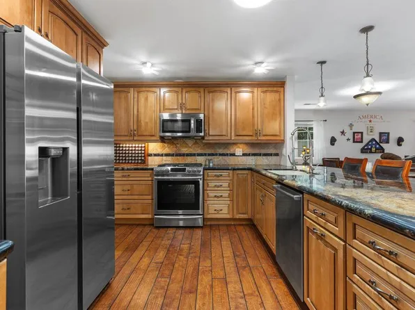 1650 Queenston Dr, Escondido, CA 92027