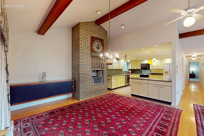 5th image of 393 W Lawrence Street
